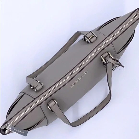 MICHAEL KORS CHARLOTTE LARGE TZ TOTE PEARL GREY